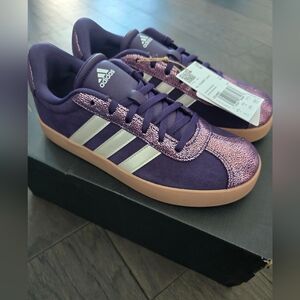 Brand New Adidas Youth Size 5VL Court 3.0K